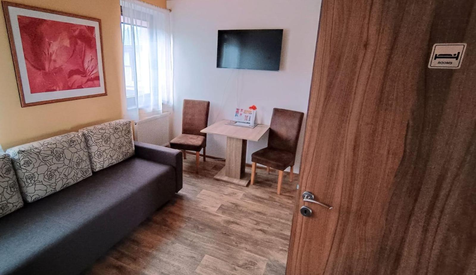 Guest House Sherpa Moravská Třebová エクステリア 写真