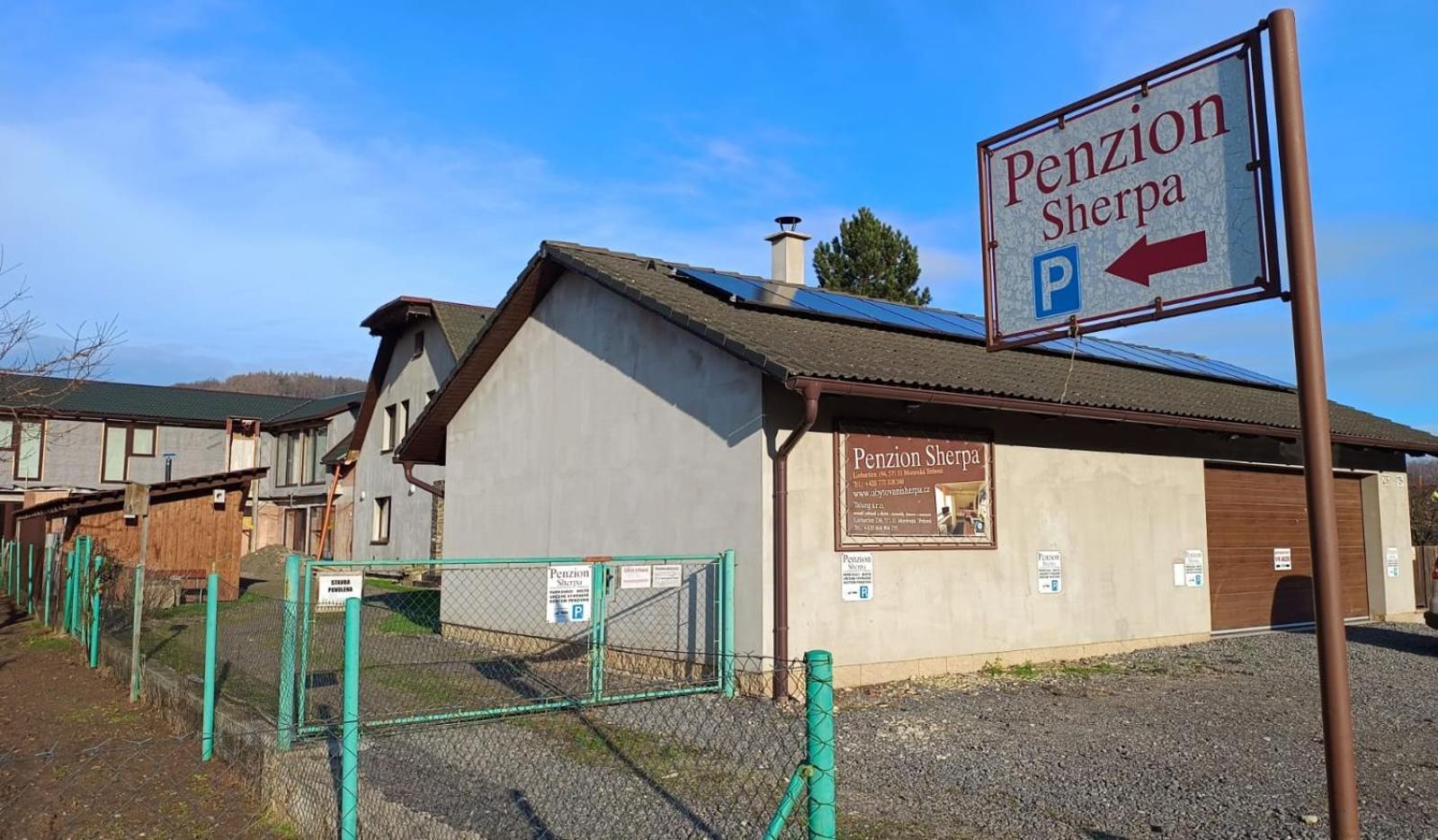 Guest House Sherpa Moravská Třebová エクステリア 写真